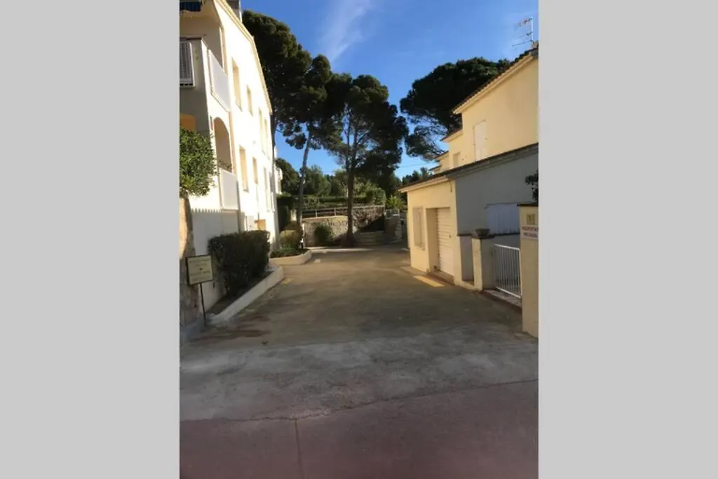 Luxury 4 Bed Apartment On Coastal Footpath At Cap Ras Llança 0*,  Espanha